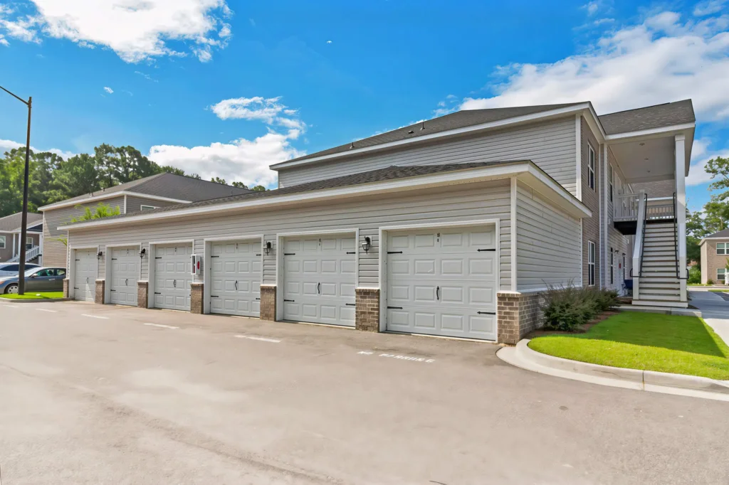 hickory grove apartments in savannah garage
