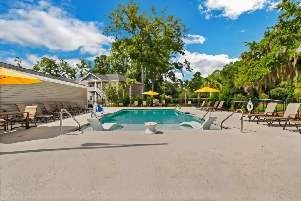 hickory grove savannah georgia apartments pool