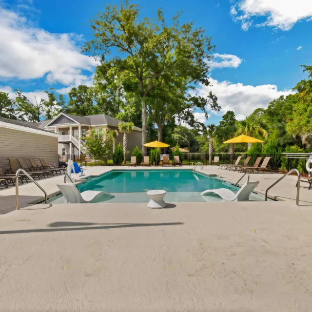 hickory grove savannah georgia apartments pool